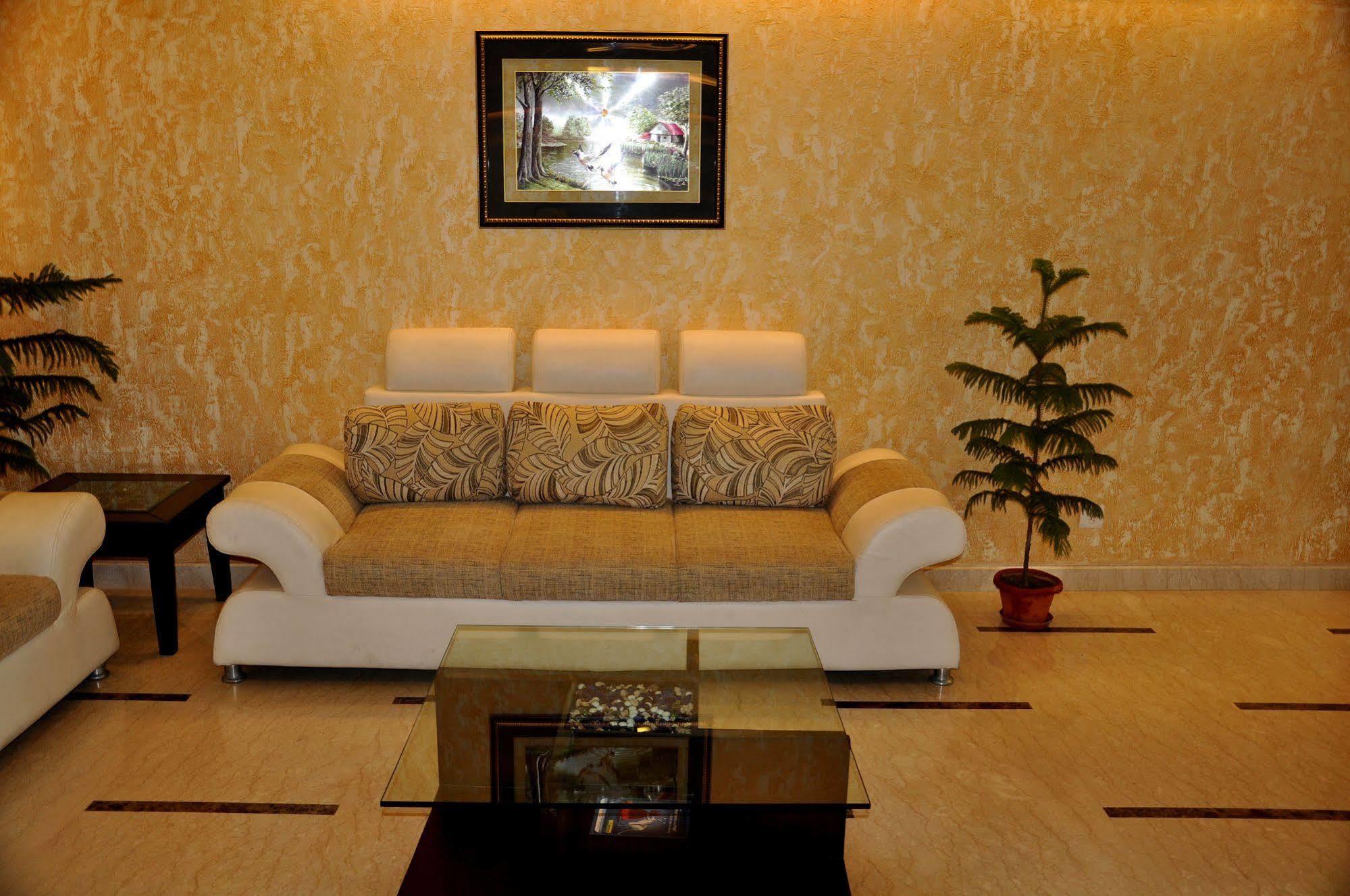 Divine Paradise Tavisha Yeni Delhi Dış mekan fotoğraf