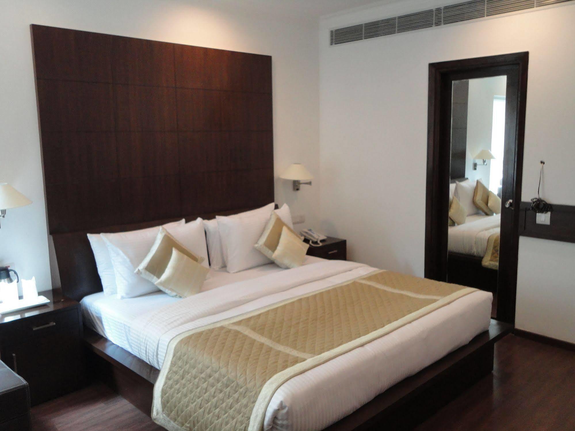 Divine Paradise Tavisha Yeni Delhi Dış mekan fotoğraf