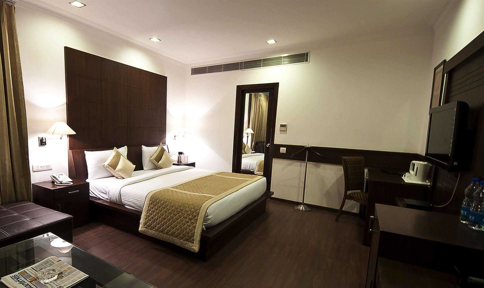 Divine Paradise Tavisha Yeni Delhi Dış mekan fotoğraf